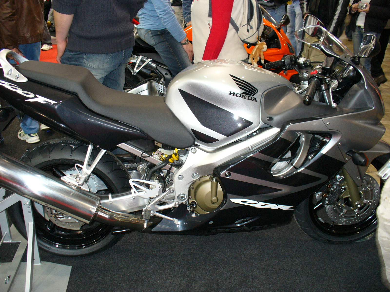 Výstava motorek 068